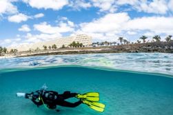 Lanzarote Scuba Diving Holiday - Costa Teguise. Dive scooter.